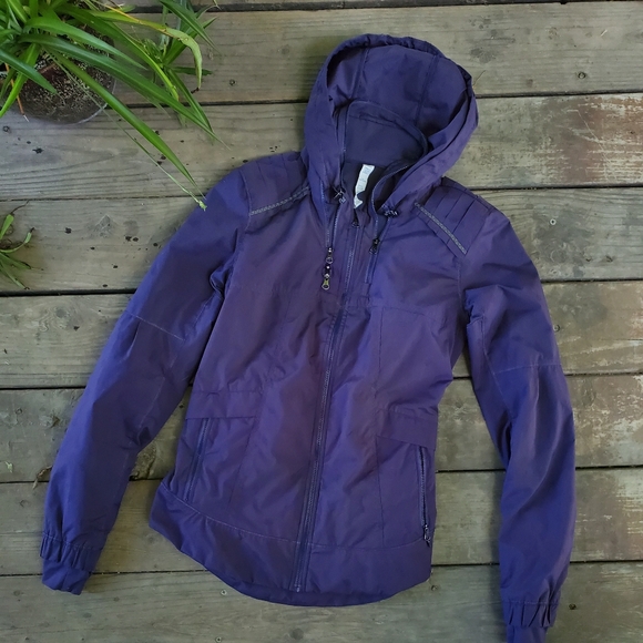 - Lululemon Spring Forward Kanoko Twist Jacket - Picture 2 of 13